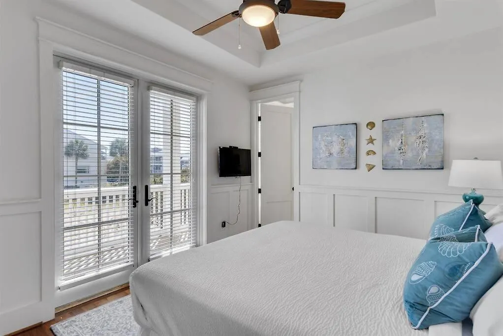Shore Thing 4 Bedroom 5 1/2 Ba House Destin Holiday home