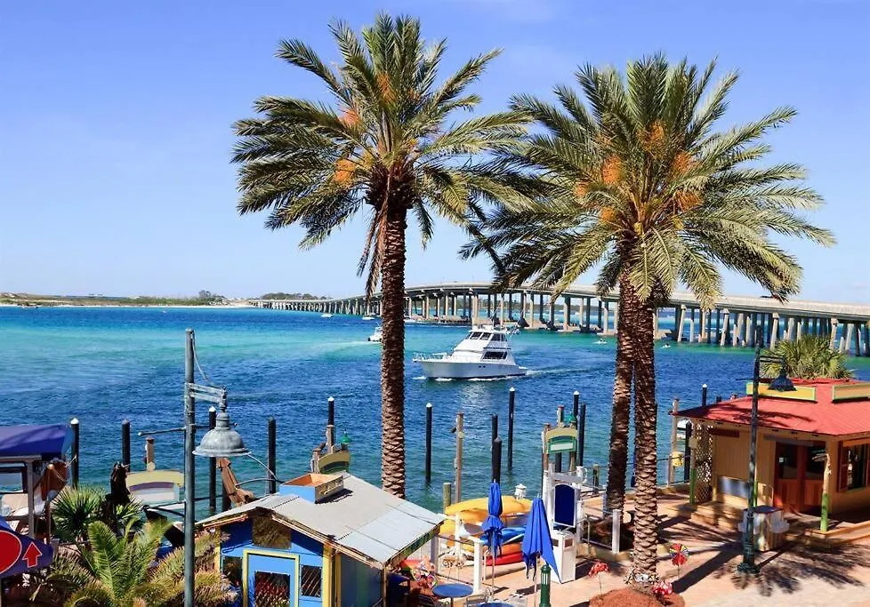 Shore Thing 4 Bedroom 5 1/2 Ba House Destin Holiday home